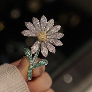 Vintage Style Daisy Brooch | Cottagecore Floral Enamel Statement Pin